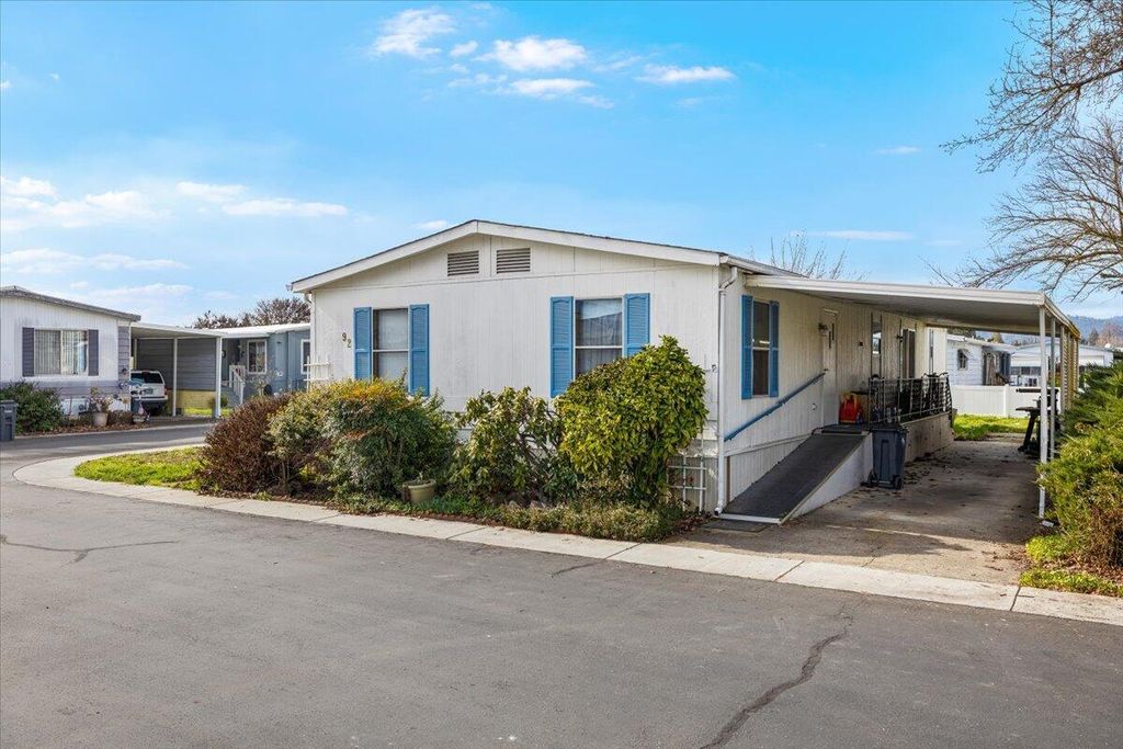 301 Freeman Road UNIT 92, Central Point, OR 97502