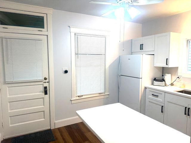 5433 N Magnet Avenue 1, Chicago, IL 60630