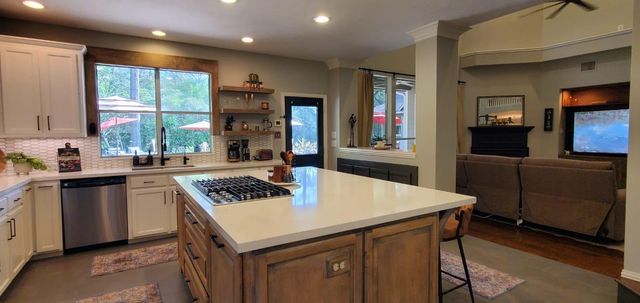 8762 Sunset Heights Lane, Conroe, TX 77302