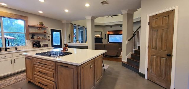 8762 Sunset Heights Lane, Conroe, TX 77302