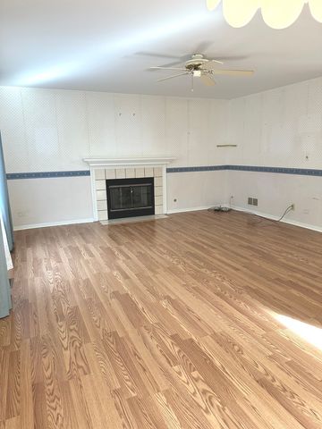 7 Royal Oak Court, Lake In The Hills, IL 60156