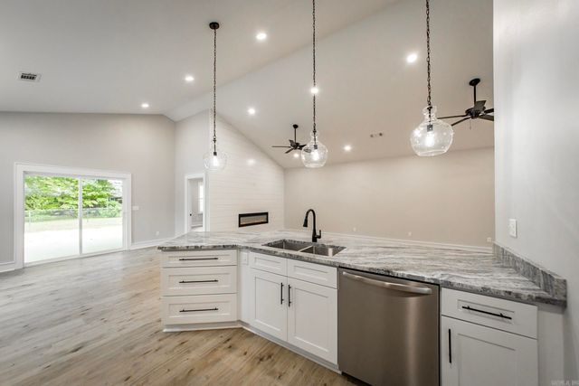 912 Lakeshore Drive, Heber Springs, AR 72543