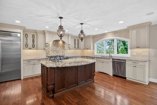 60 Custer Terrace, Bettendorf, IA 52722
