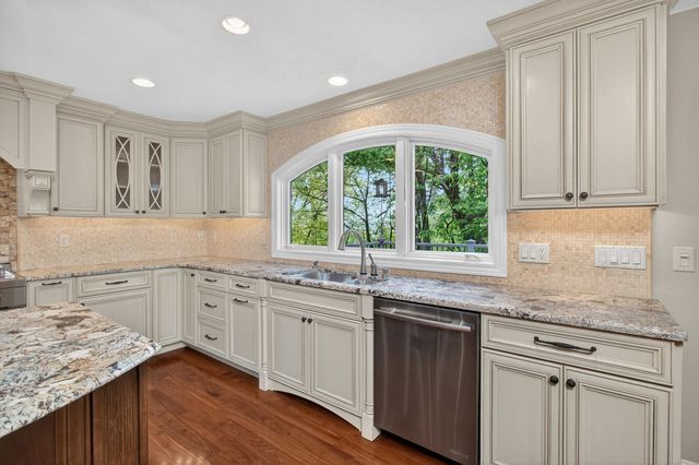 60 Custer Terrace, Bettendorf, IA 52722