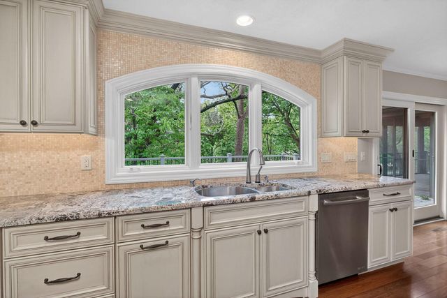 60 Custer Terrace, Bettendorf, IA 52722