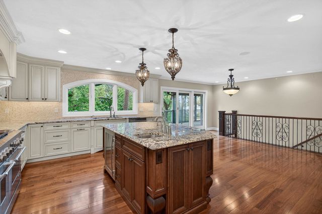 60 Custer Terrace, Bettendorf, IA 52722