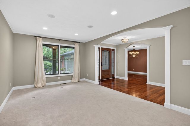 60 Custer Terrace, Bettendorf, IA 52722