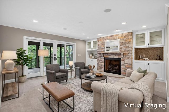 60 Custer Terrace, Bettendorf, IA 52722