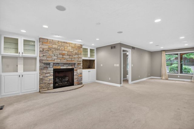 60 Custer Terrace, Bettendorf, IA 52722