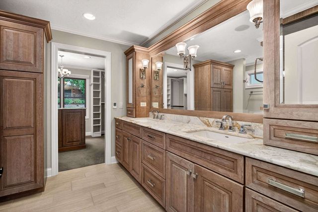 60 Custer Terrace, Bettendorf, IA 52722