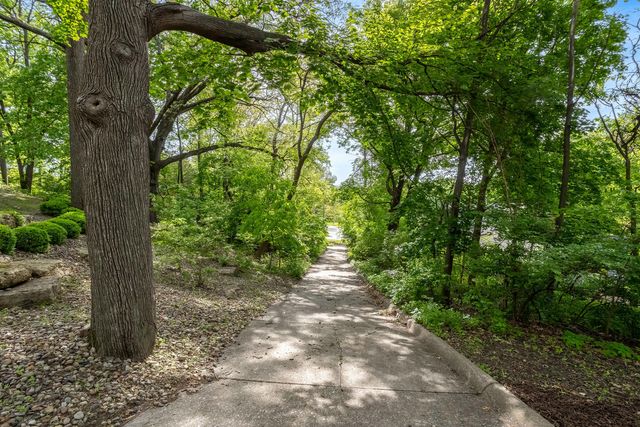 60 Custer Terrace, Bettendorf, IA 52722