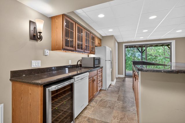 60 Custer Terrace, Bettendorf, IA 52722