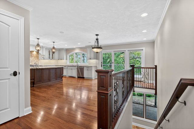 60 Custer Terrace, Bettendorf, IA 52722
