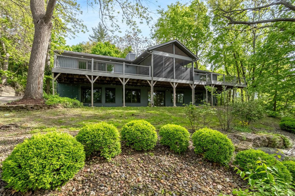 60 Custer Terrace, Bettendorf, IA 52722