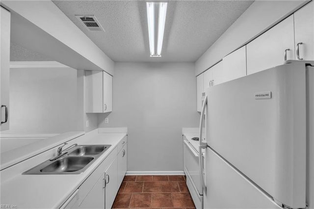 3856 Lasalle Dr Apt 105, Virginia Beach, VA 23453