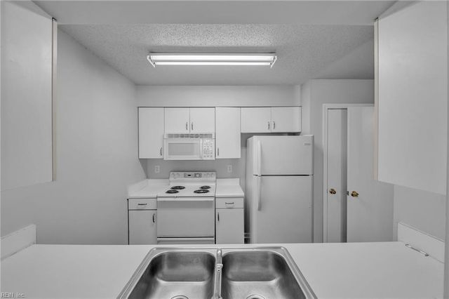 3856 Lasalle Dr Apt 105, Virginia Beach, VA 23453