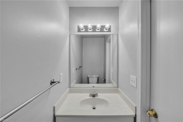 3856 Lasalle Dr Apt 105, Virginia Beach, VA 23453