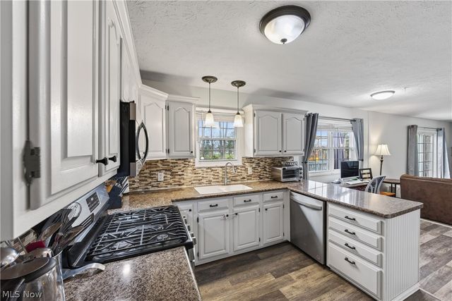 30 Chelmsford Drive, Aurora, OH 44202