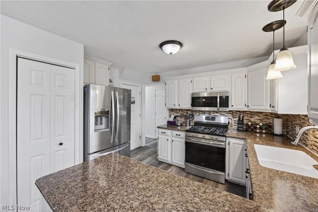 30 Chelmsford Drive, Aurora, OH 44202