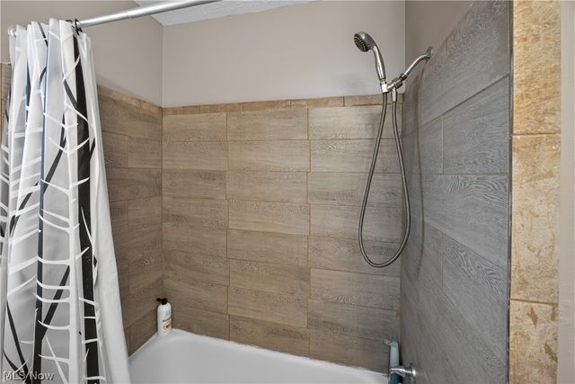 30 Chelmsford Drive, Aurora, OH 44202