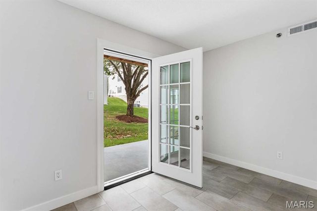 918 Hanna Place Court F, Manchester, MO 63021