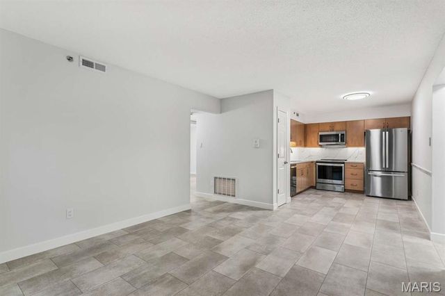 918 Hanna Place Court F, Manchester, MO 63021