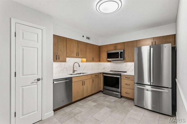 918 Hanna Place Court F, Manchester, MO 63021
