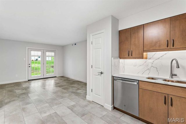 918 Hanna Place Court F, Manchester, MO 63021