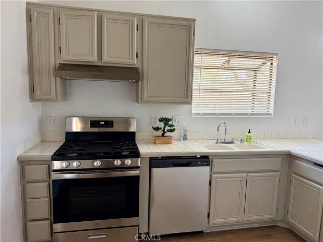 14118 Rosewood Drive, Hesperia, CA 92344