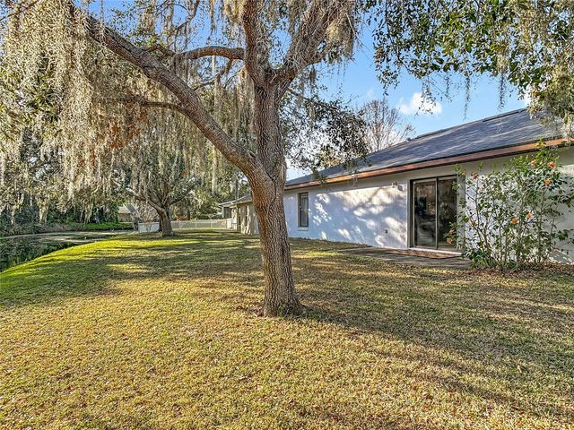 880 VINDALE ROAD, Tavares, FL 32778