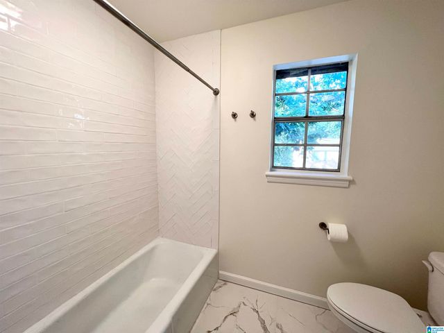 2024 Montreat Pkwy, Vestavia Hills, AL 35216