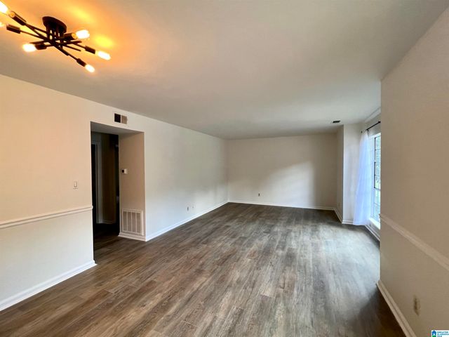 2024 Montreat Pkwy, Vestavia Hills, AL 35216