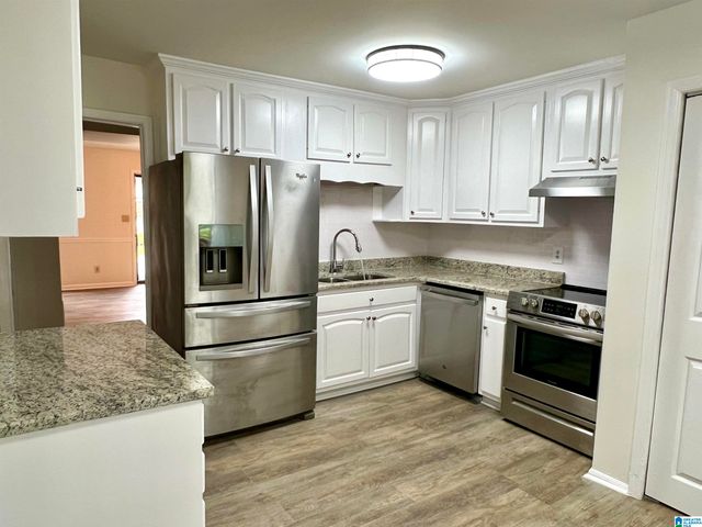 2024 Montreat Pkwy, Vestavia Hills, AL 35216
