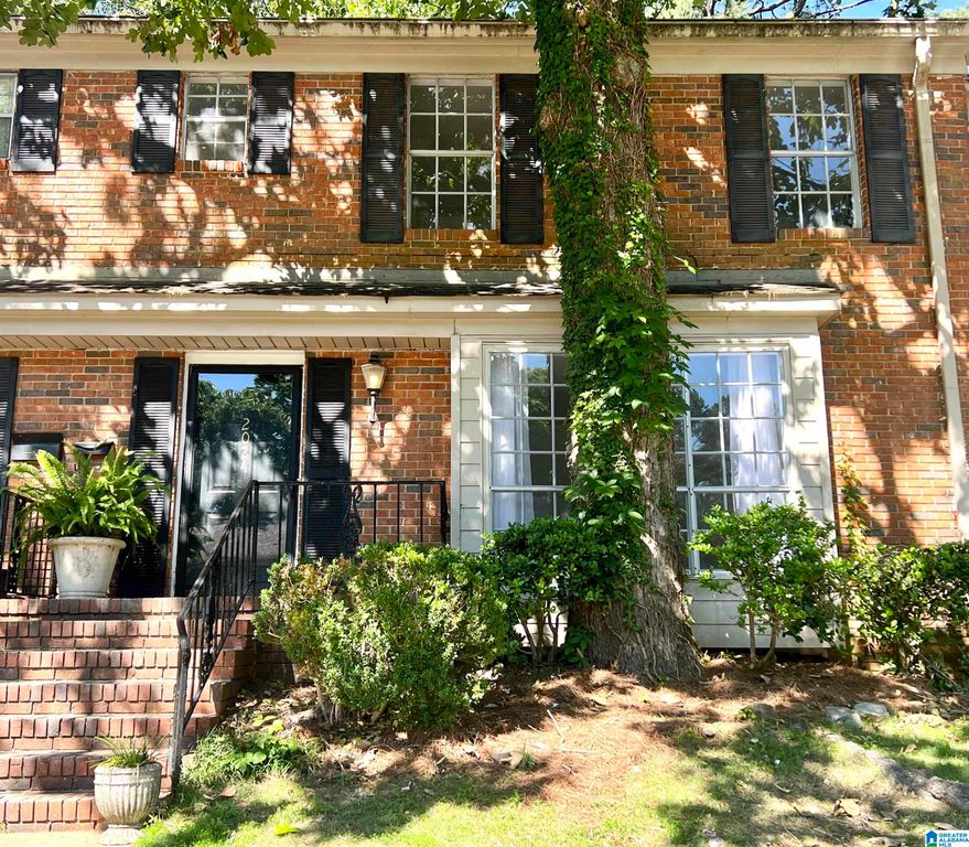 2024 Montreat Pkwy, Vestavia Hills, AL 35216