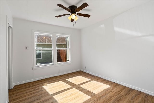 1433 Cambridge Dr, Corpus Christi, TX 78415