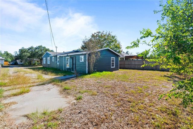 1433 Cambridge Dr, Corpus Christi, TX 78415