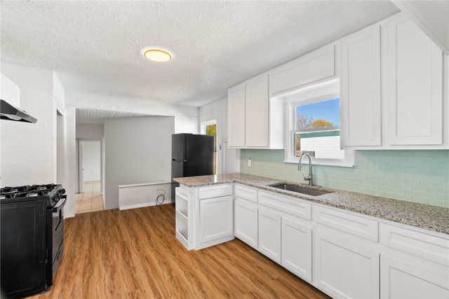 1433 Cambridge Dr, Corpus Christi, TX 78415