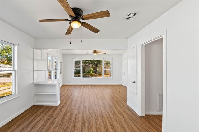 1433 Cambridge Dr, Corpus Christi, TX 78415