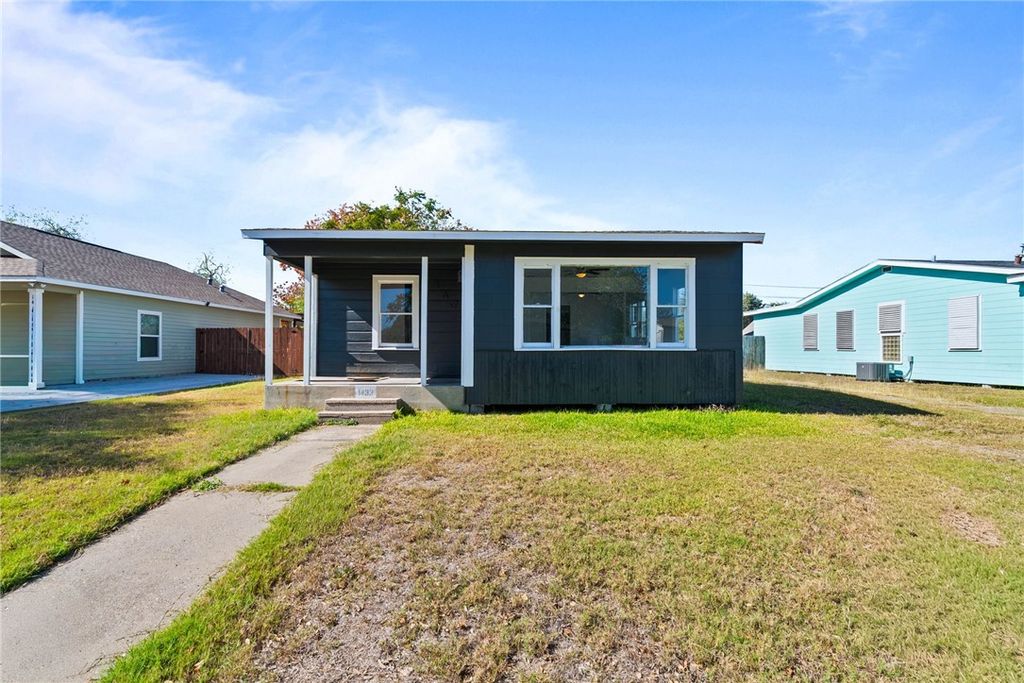 1433 Cambridge Dr, Corpus Christi, TX 78415