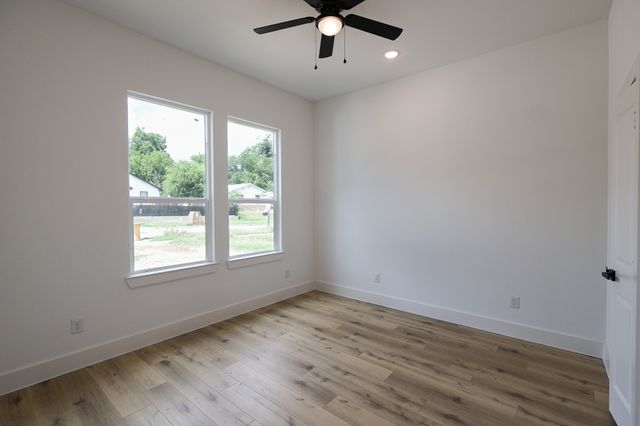 1032 E Arlington Avenue, Fort Worth, TX 76104