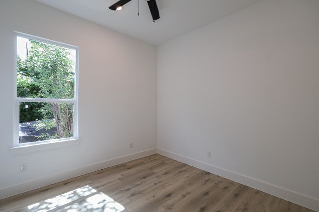 1032 E Arlington Avenue, Fort Worth, TX 76104