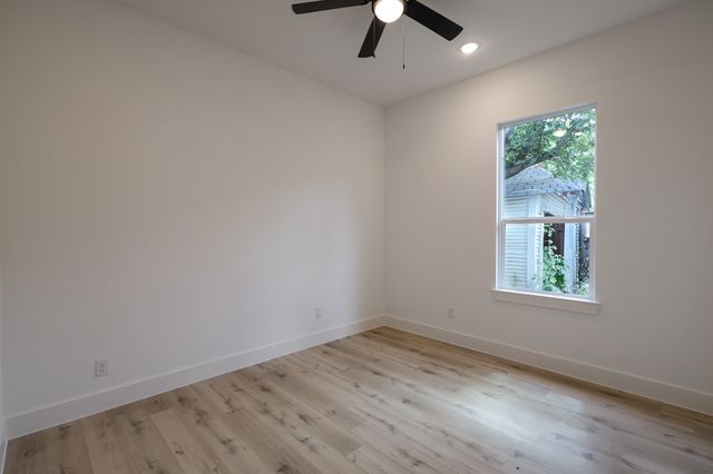 1032 E Arlington Avenue, Fort Worth, TX 76104