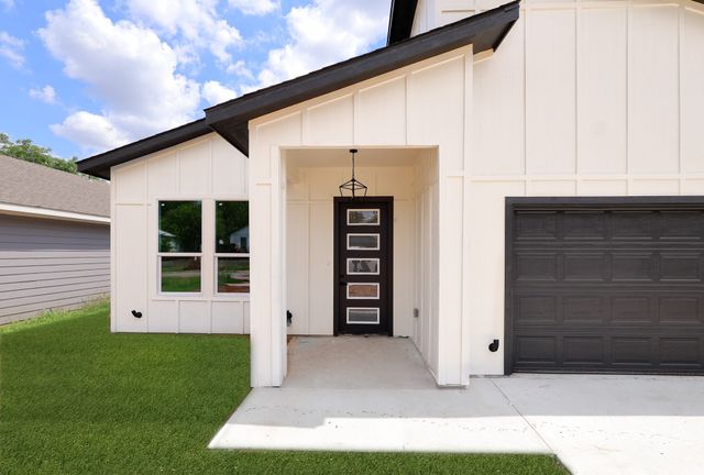 1032 E Arlington Avenue, Fort Worth, TX 76104