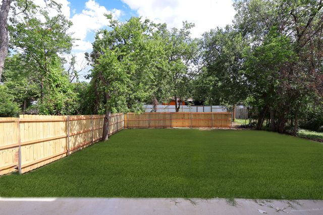 1032 E Arlington Avenue, Fort Worth, TX 76104