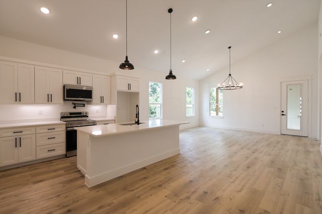 1032 E Arlington Avenue, Fort Worth, TX 76104