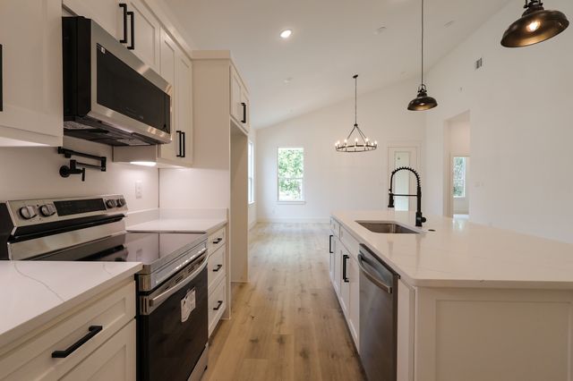 1032 E Arlington Avenue, Fort Worth, TX 76104
