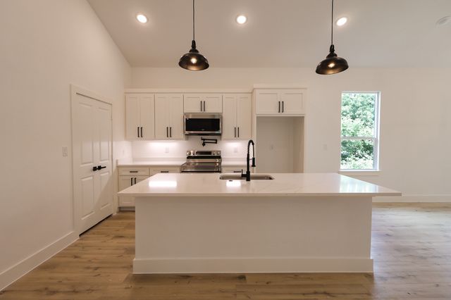 1032 E Arlington Avenue, Fort Worth, TX 76104