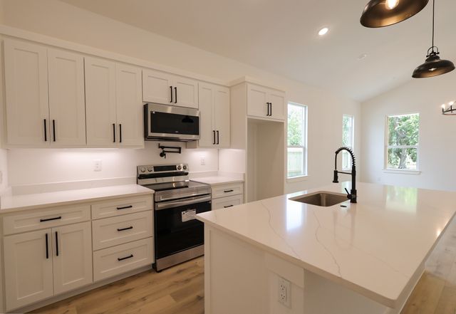 1032 E Arlington Avenue, Fort Worth, TX 76104