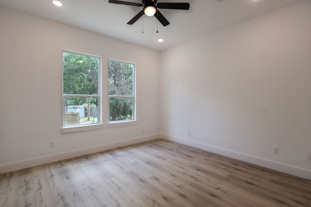 1032 E Arlington Avenue, Fort Worth, TX 76104