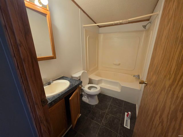 31 N Vacation Way, North Manchester, IN 46962